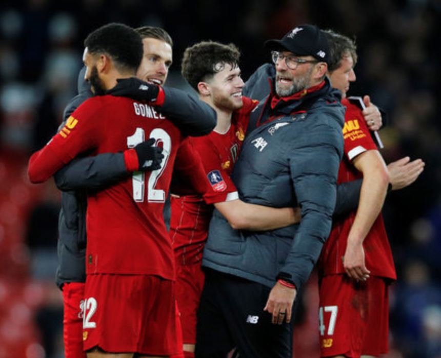 足球西甲豪门签下才华中场，合约长达七年