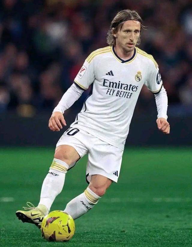 足球英超球队内部录像流出，球员争吵曝光