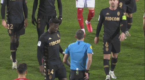 都体：弗拉霍维奇将伤停至26年3月，已回到塞尔维亚休养（都灵体育报：弗拉霍维奇预计伤缺至2026年3月，已返回塞尔维亚休养）