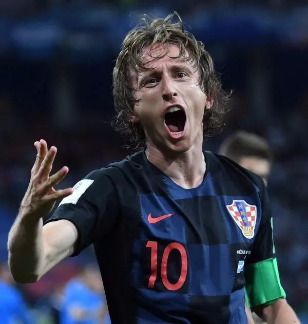 曼联对阵埃弗顿豪取42胜，太妃糖本赛季平均首发年龄最大